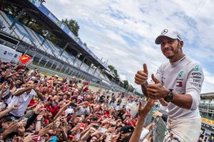 Race winner Lewis Hamilton, Mercedes AMG F1 celebrates with the fans 