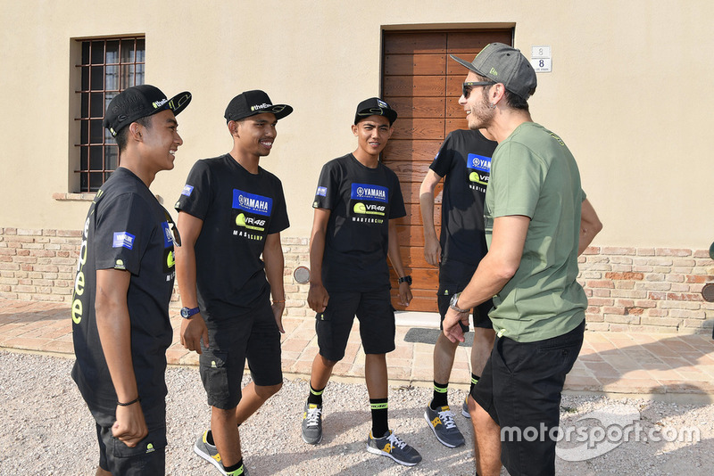 Faeroz berbincang dengan Valentino Rossi
