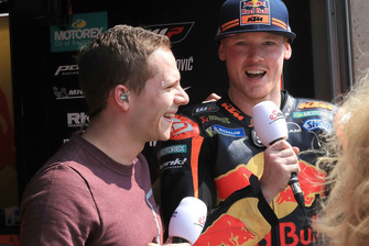 Bradley Smith, Red Bull KTM Factory Racing, mit Stefan Bradl, ServusTV