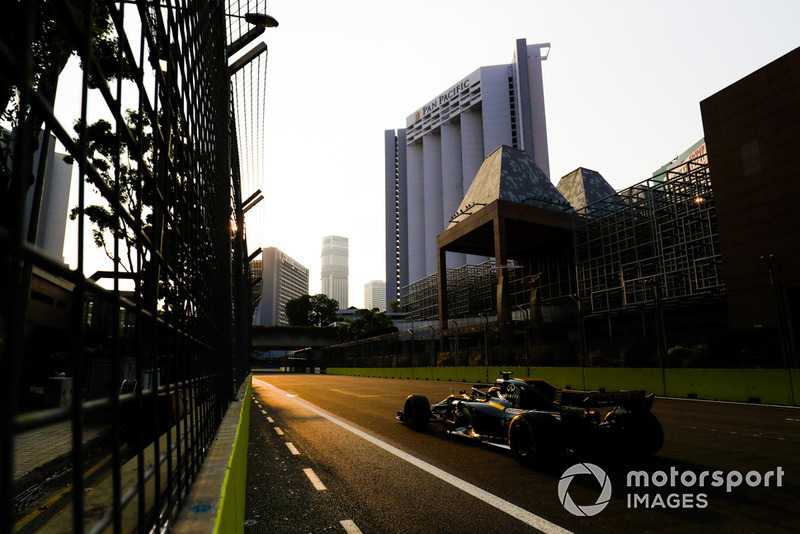 Карлос Сайнс, Renault Sport F1 Team RS18