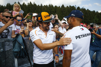 Fernando Alonso, McLaren ve Lewis Hamilton, Mercedes AMG F1