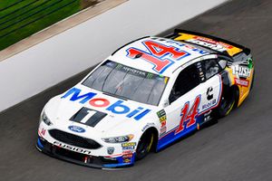 Clint Bowyer, Stewart-Haas Racing, Ford Fusion Mobil 1/Rush Truck Centers