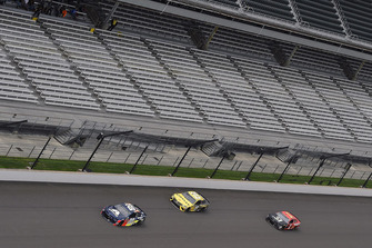 Alex Bowman, Hendrick Motorsports, Chevrolet Camaro Axalta and Daniel Suarez, Joe Gibbs Racing, Toyota Camry STANLEY