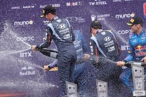 Podio: Thierry Neuville, Martijn Wydaeghe, Hyundai World Rally Team Hyundai i20 N Rally1