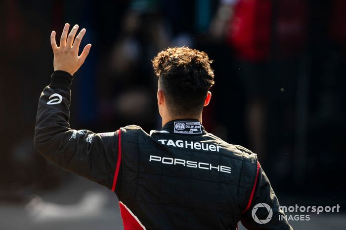 Pascal Wehrlein, Porsche, 2ª posición, sube al podio