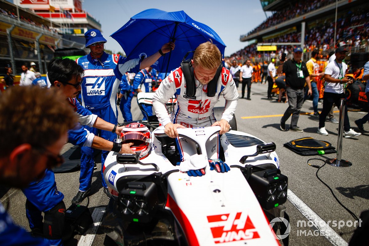Kevin Magnussen, Haas F1 Team, en la parrilla de salida