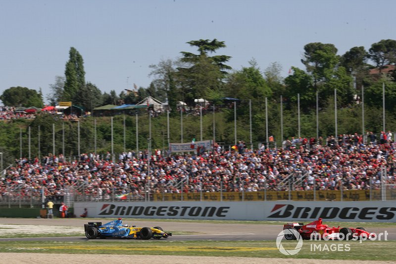 Michael Schumacher, Ferrari 248F1, Fernando Alonso, Renault R26