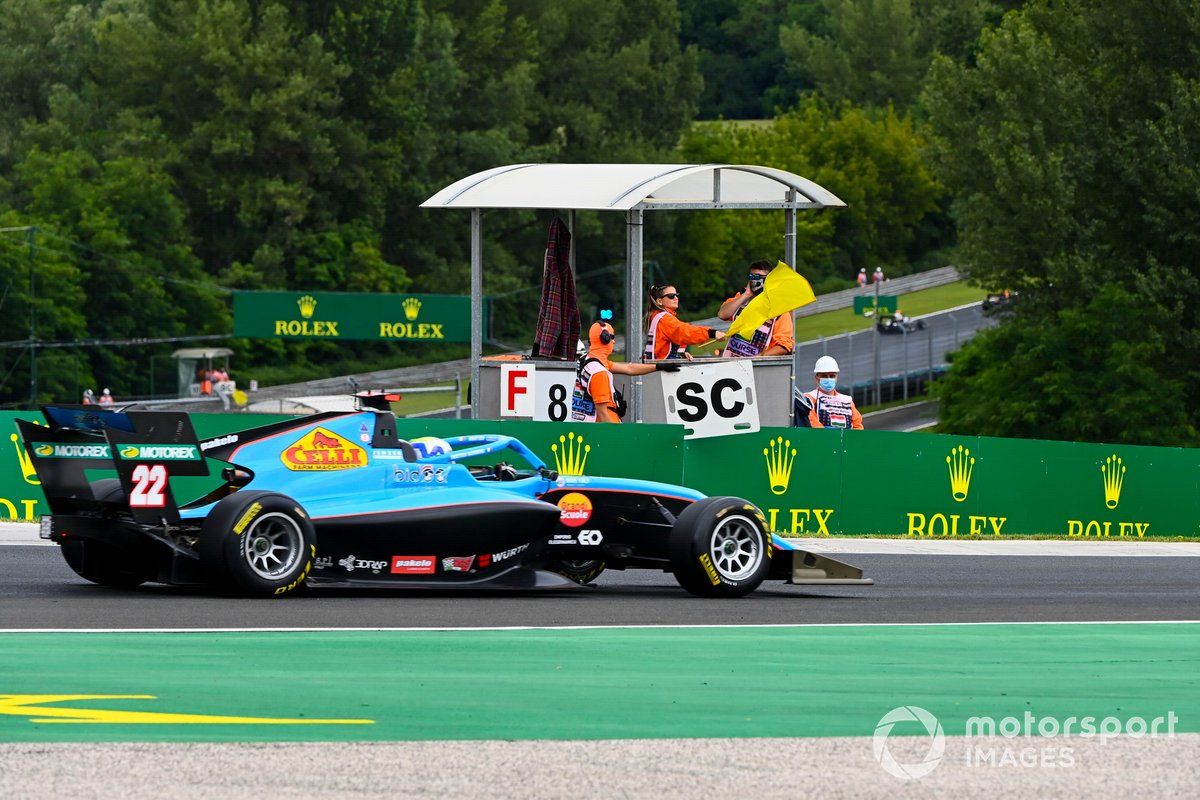 Matteo Nannini, JENZER MOTORSPORT, passa da una bandiera gialla
