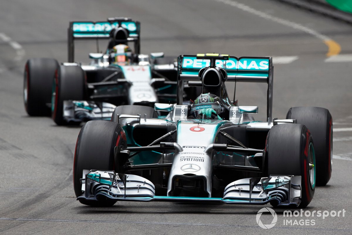 Nico Rosberg, Mercedes F1 W05 Hybrid, devant Lewis Hamilton, Mercedes F1 W05