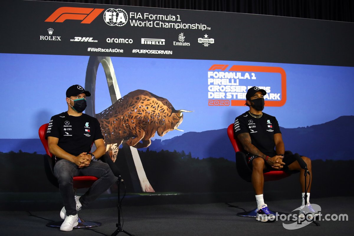 Valtteri Bottas, Mercedes-AMG Petronas F1 y Lewis Hamilton, Mercedes-AMG Petronas F1 en la conferencia de prensa