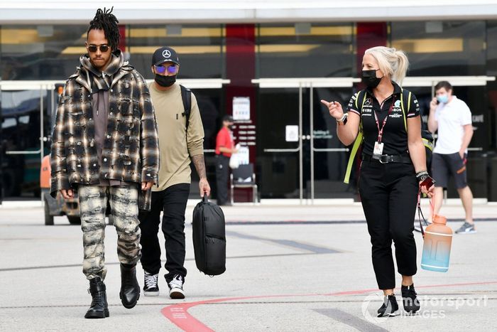 Lewis Hamilton, Mercedes llega al circuito 