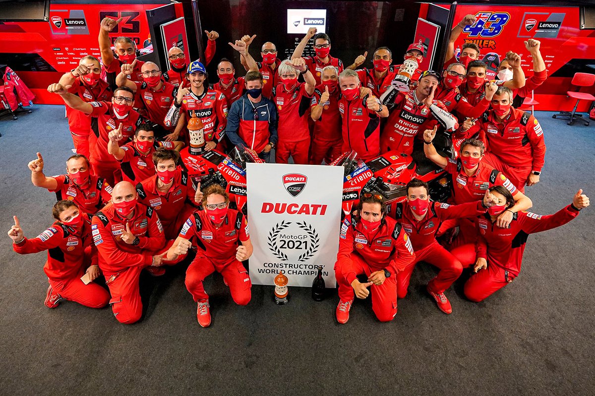 L'équipe Ducati fête son titre des constructeurs