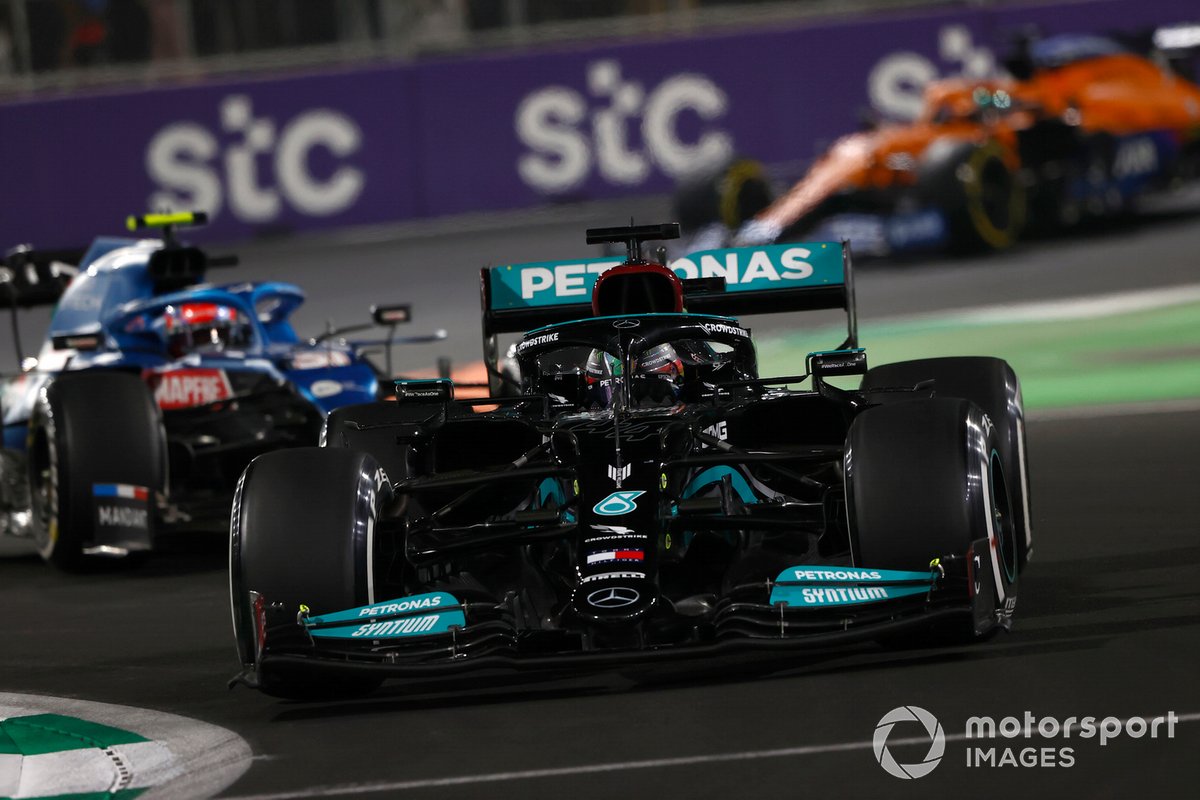 Lewis Hamilton, Mercedes W12, Esteban Ocon, Alpine A521