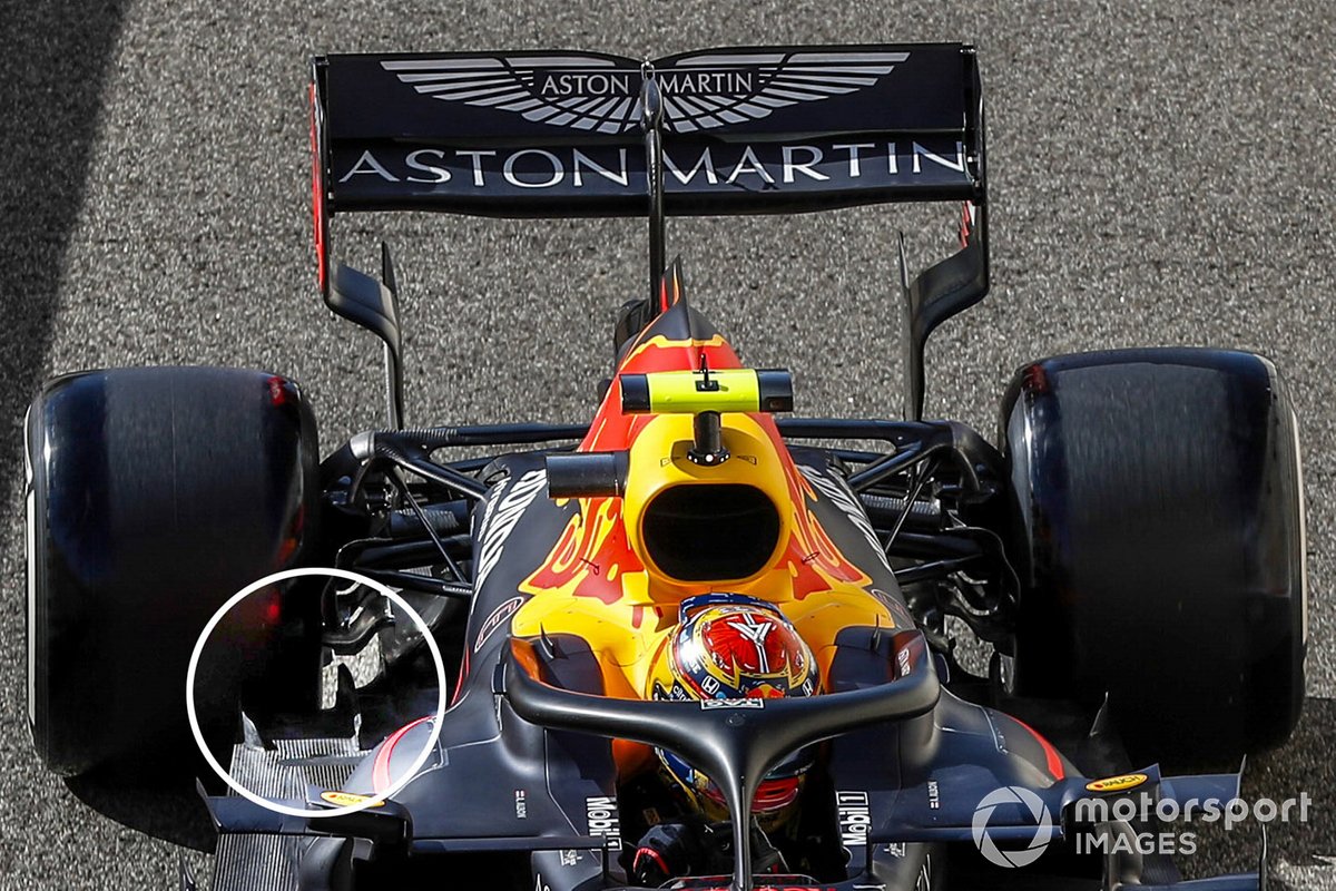 Detalle del fondo plano del coche de Alex Albon, Red Bull Racing RB16