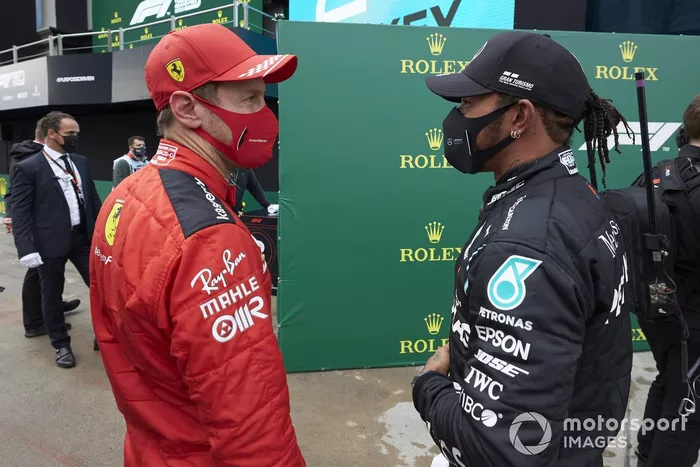 Sebastian Vettel, Ferrari, y Lewis Hamilton, Mercedes-AMG F1