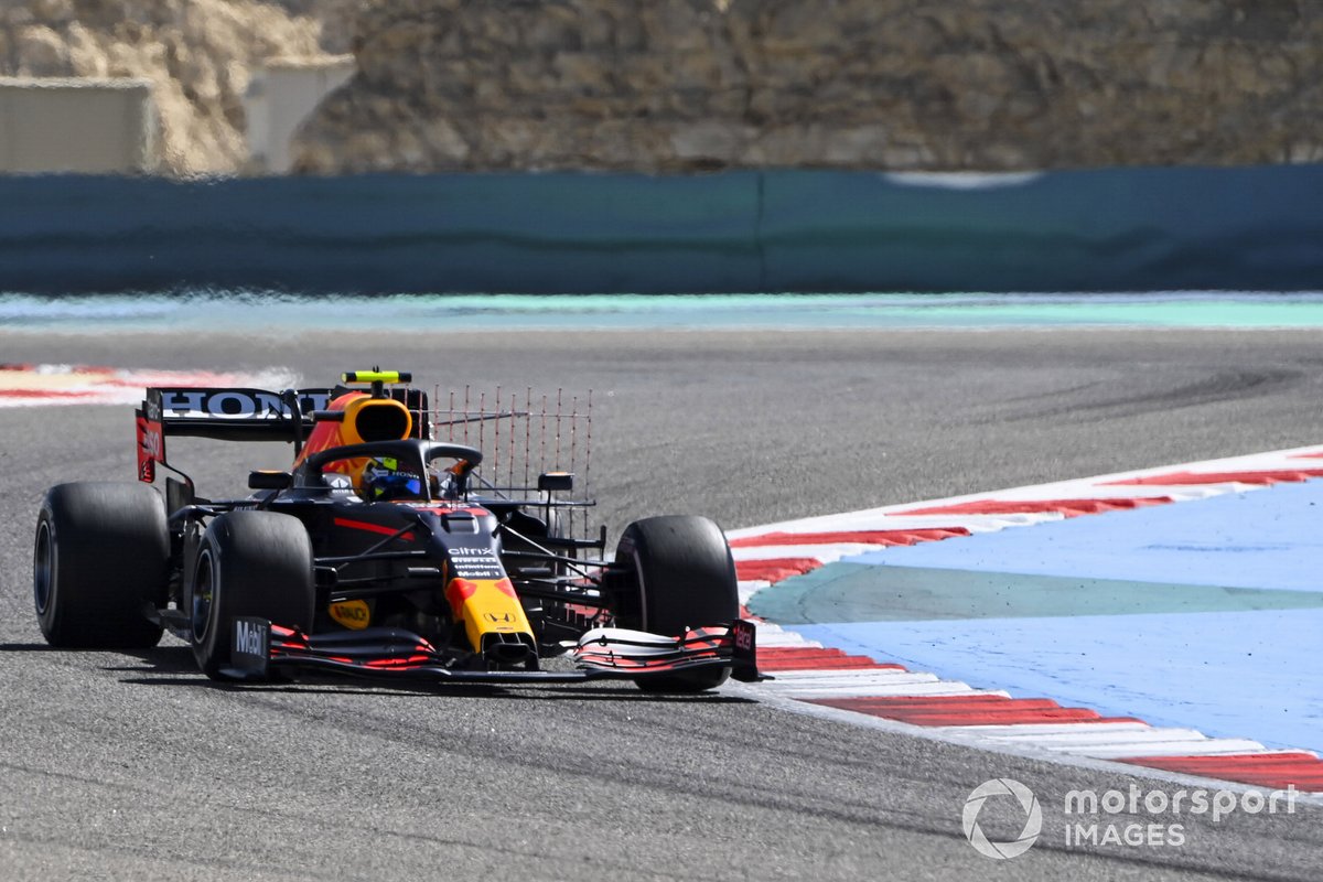 14. Sergio Pérez, Red Bull Racing RB16B: 166 vueltas (898,392 km)