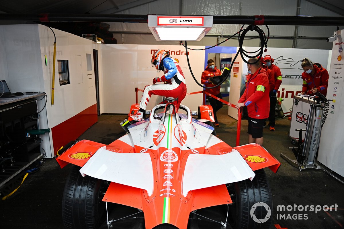 Alex Lynn, Mahindra Racing, M7Electro, in the garage