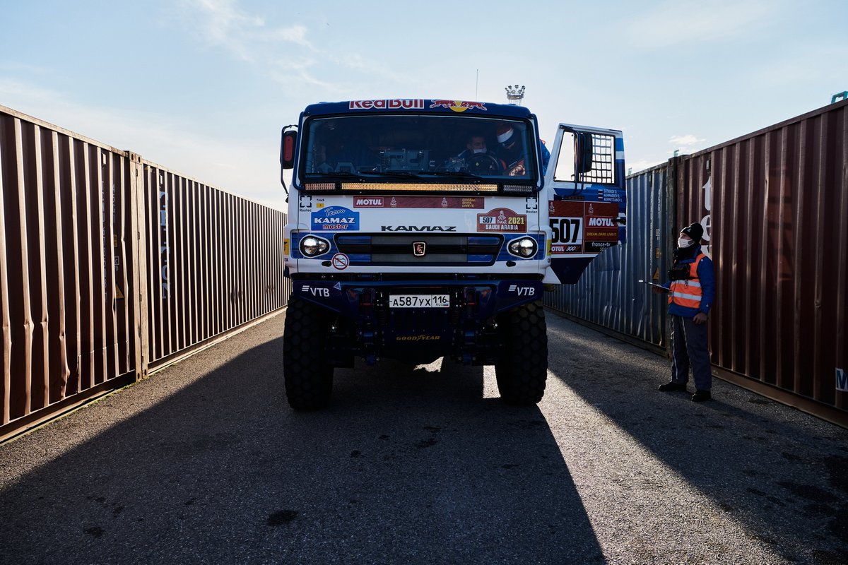 Embarque del Dakar 2021 en Marsella