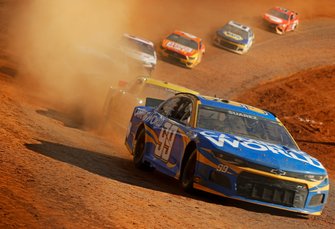 Daniel Suarez, TrackHouse Racing, Chevrolet Camaro Camping World leads the field