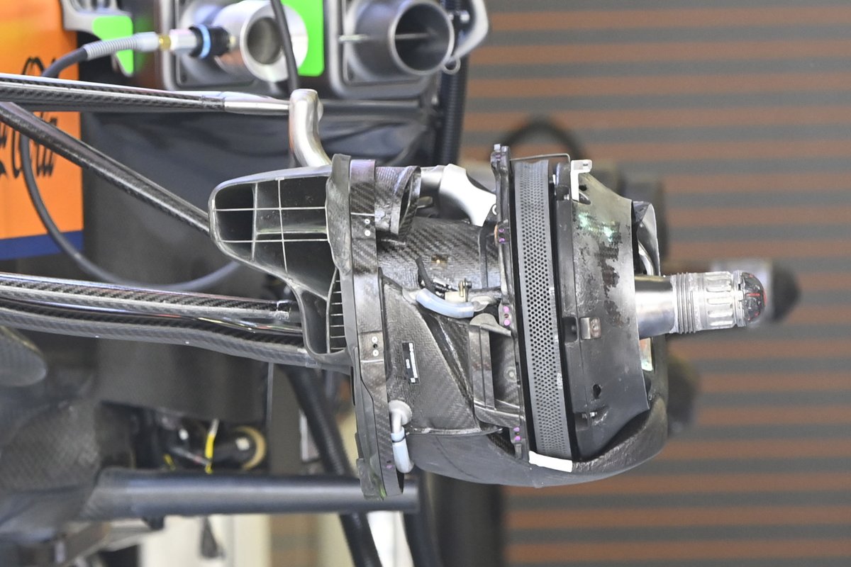 Detalle del conducto de freno del McLaren MCL35M