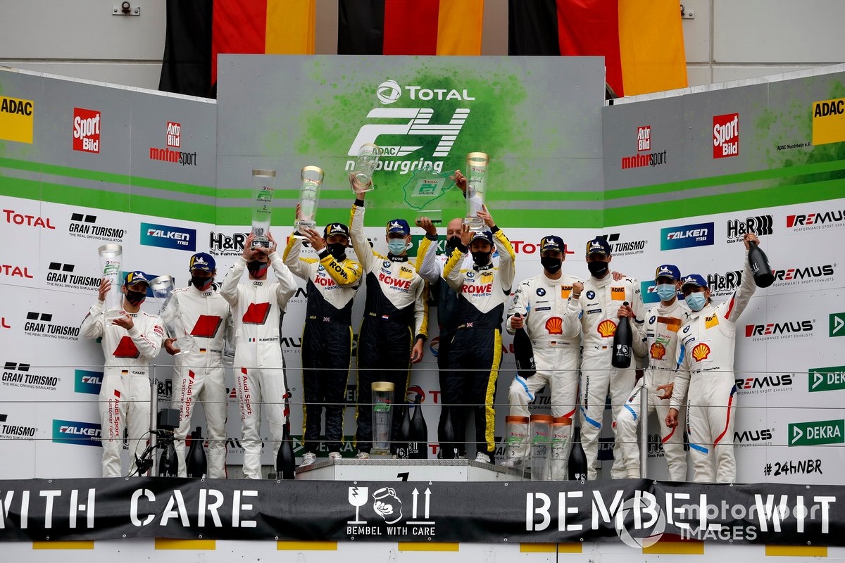 Podio: #99 Rowe Racing BMW M6 GT3: Alexander Sims, Nicky Catsburg, Nick Yelloly, #3 Audi Sport Team Car Collection Audi R8 LMS GT3: Mirko Bortolotti, Markus Winkelhock, #42 BMW Team Schnitzer BMW M6 GT3: Augusto Farfus, Jens Klingmann, Martin Tomczyk, Sheldon van der Linde
