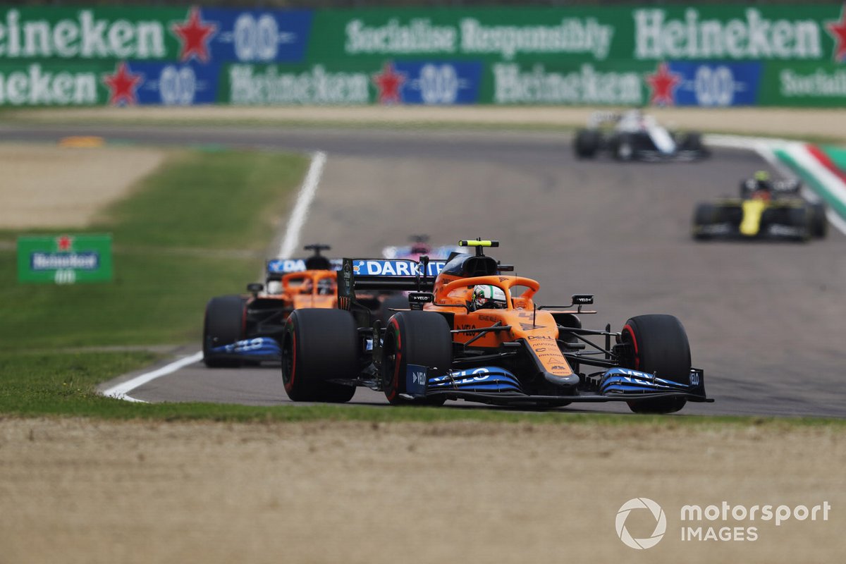 Lando Norris, McLaren MCL35, Carlos Sainz Jr., McLaren MCL35