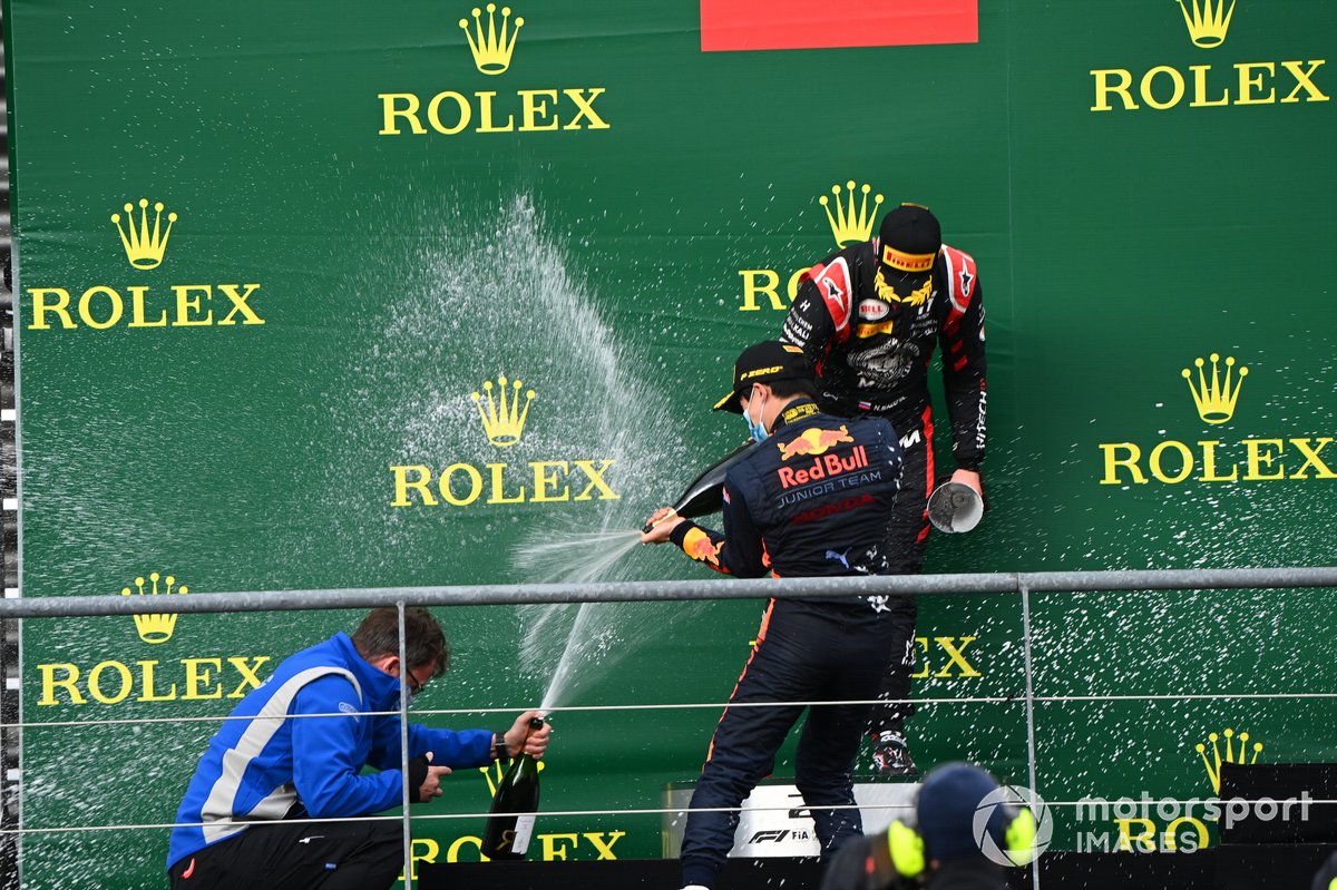 Podio: ganador Yuki Tsunoda, Carlin