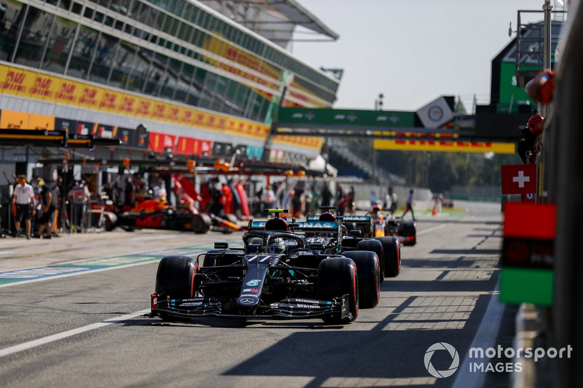 Valtteri Bottas, Mercedes F1 W11, Lewis Hamilton, Mercedes F1 W11