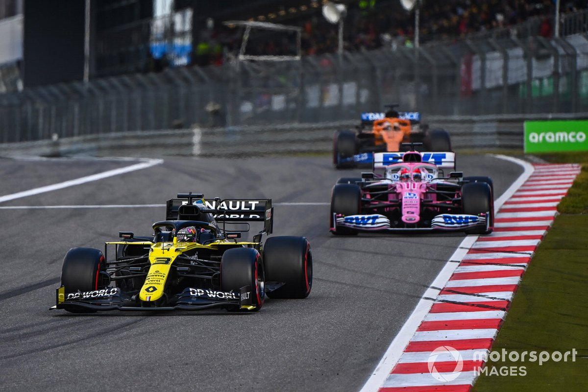 Daniel Ricciardo, Renault F1 Team R.S.20, Sergio Perez, Racing Point RP20, e Carlos Sainz Jr., McLaren MCL35
