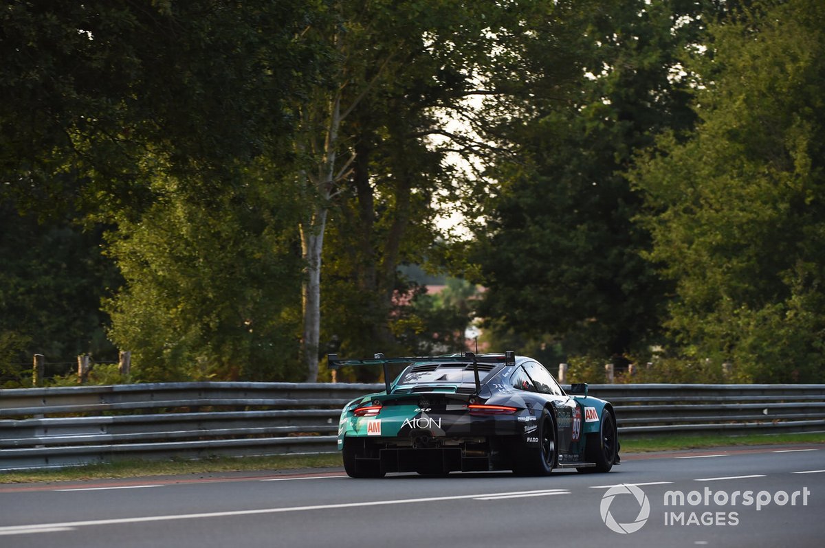 #99 Dempsey-Proton Racing Porsche 911 RSR: Vutthikorn Inthraphuvasak, Lucas Légeret, Julien Andlauer