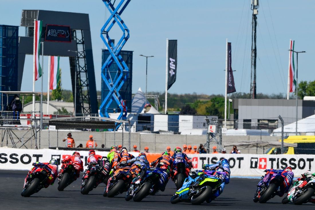 Salida de la carrera de MotoGP en Balaton Park.