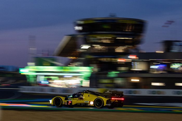 #83 AF Corse Ferrari 499P: Robert Kubica, Yifei Ye, Philip Hanson