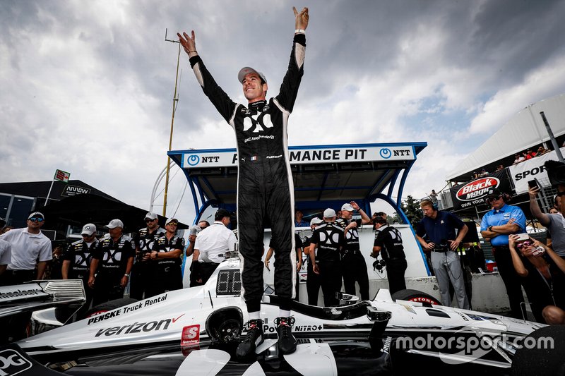 Il vincitore del pole Award Simon Pagenaud, Team Penske Chevrolet