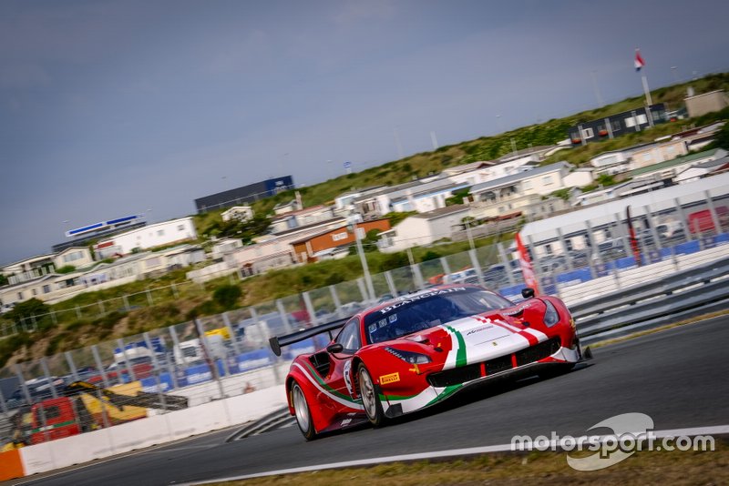 #52 AF Corse Ferrari 488 GT3: Louis Machiels, Andrea Bertolini