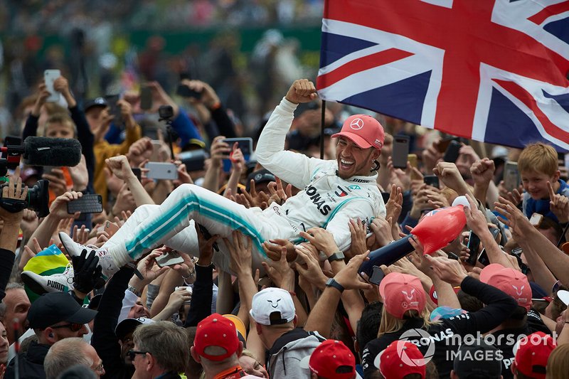 Lewis Hamilton, Mercedes AMG F1, 1st position, celebrates with his fans