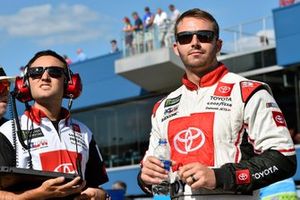  Matt DiBenedetto, Leavine Family Racing, Toyota Camry Toyota Express Maintenance