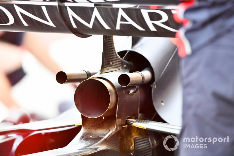 Red Bull RB15: Auspuff