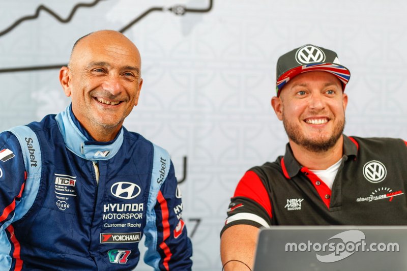 Gabriele Tarquini, BRC Hyundai N Squadra Corse Hyundai i30 N TCR, Rob Huff, SLR VW Motorsport Volkswagen Golf GTI TCR