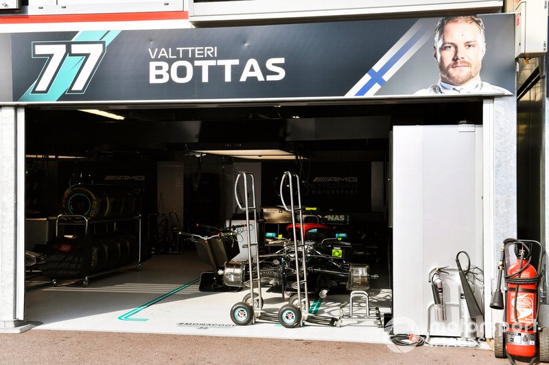 L'auto di Valtteri Bottas, Mercedes AMG W10, in garage