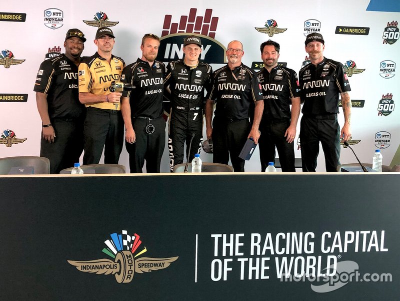 Pit stop competition winner Marcus Ericsson and pitcrew Arrow Schmidt Peterson Motorsports