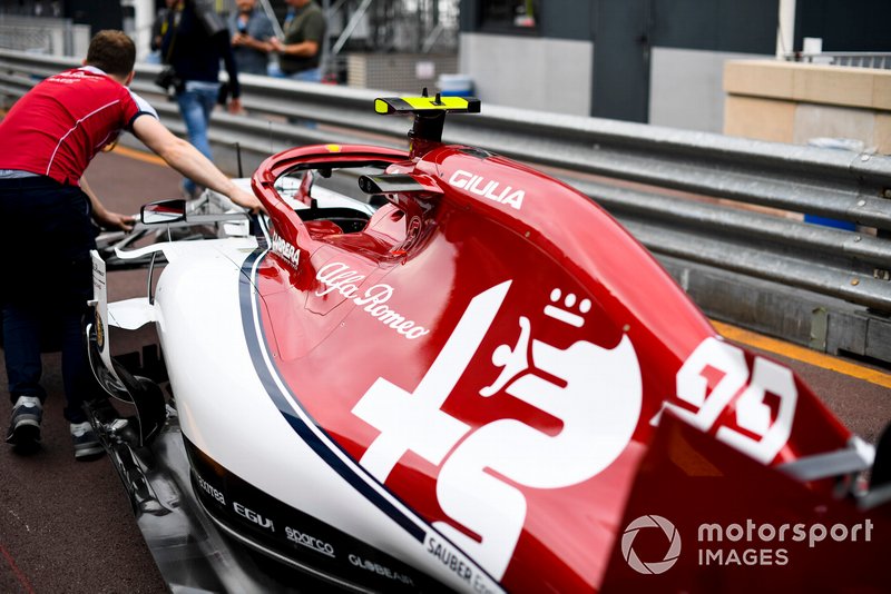Car of Antonio Giovinazzi, Alfa Romeo Racing C38 being pushed down the pitlane by Alfa Romeo Racing mechanics