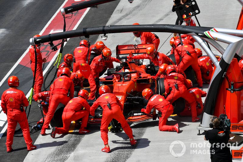 Sebastian Vettel, Ferrari SF90 pit stop