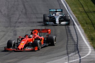 Sebastian Vettel, Ferrari SF90, Lewis Hamilton, Mercedes AMG F1 W10