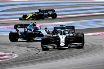 Valtteri Bottas, Mercedes AMG W10, leads Robert Kubica, Williams FW42, and Daniel Ricciardo, Renault F1 Team R.S.19