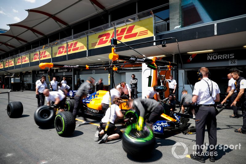 McLaren pit stop practice