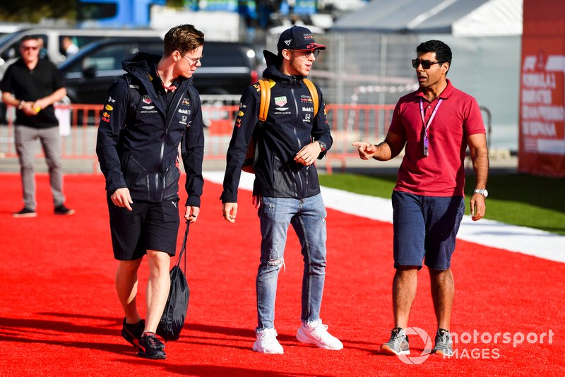 Pierre Gasly, Red Bull Racing and Karun Chandhok, Sky TV