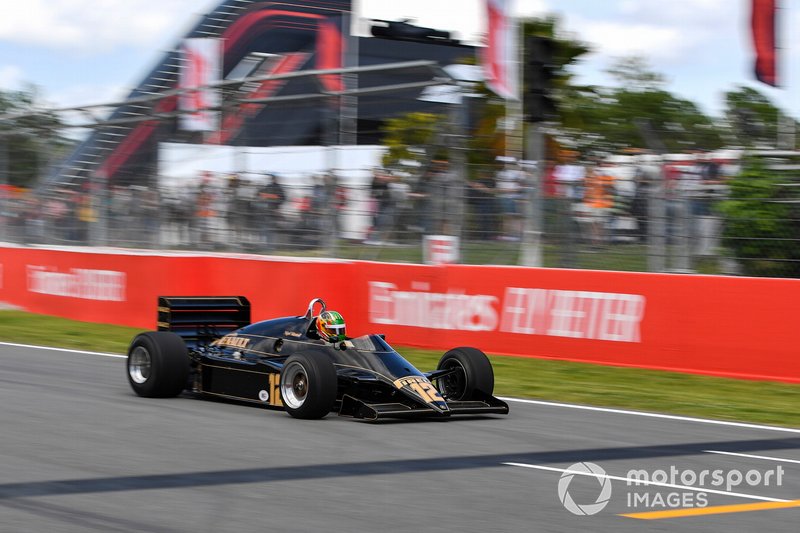 Se demuestra un Renault Lotus 94T de 1983