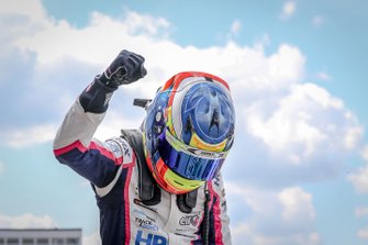 Yarış galibi Oscar Piastri, R-ACE GP