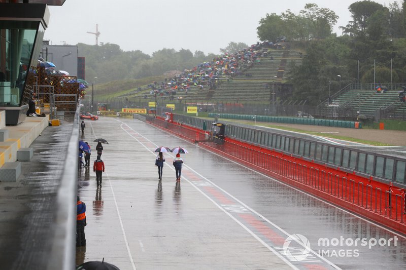 Lluvia en el paddock