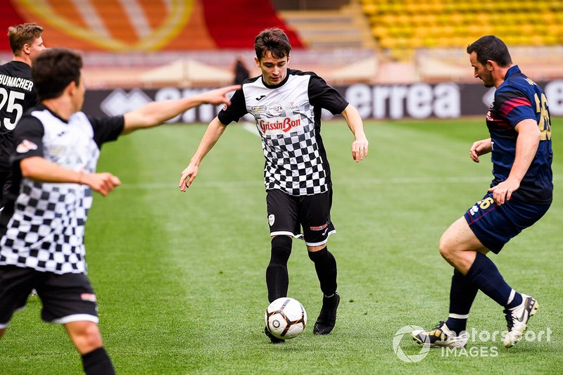 Charles Leclerc, Ferrari jugando a fútbol